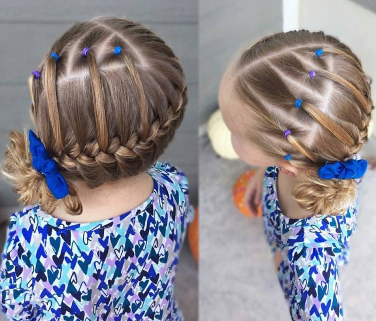 coiffure pour petite fille ete tresse cascade elastiques bleus