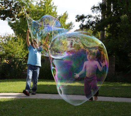 comment faire des bulles de savon géantes atelier DIY enfants recette facile