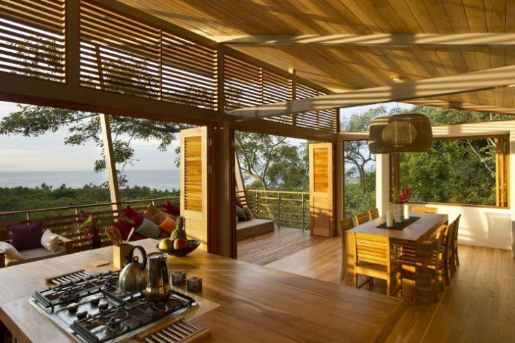 cuisine extérieure d'été aménagé terrasse tout bois donnant paysage imprenable