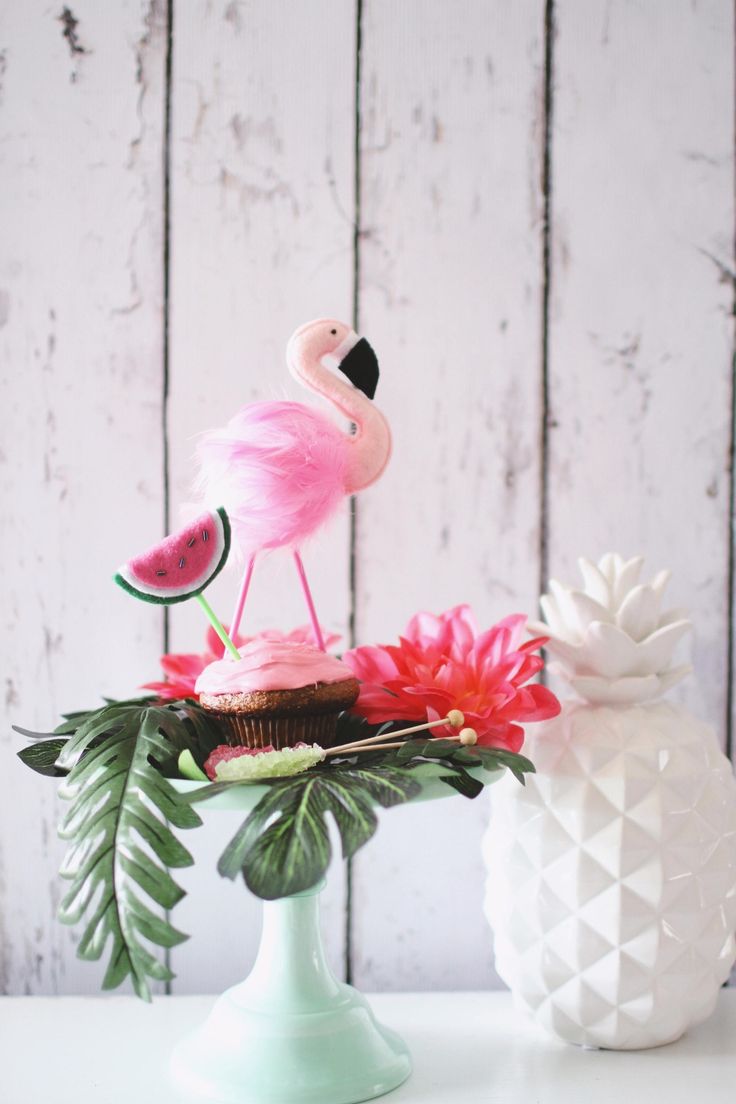 deco anniversaire flamant rose cupcake figurine flamant rose