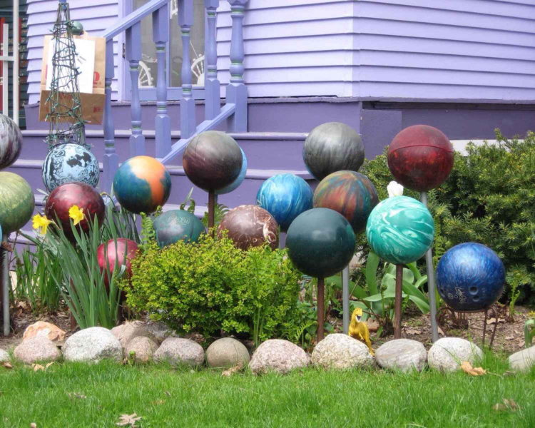 decoration de jardin faire soi meme boules bowling effet marbre