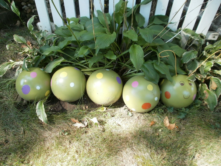 decoration jardin boules bowling chenille