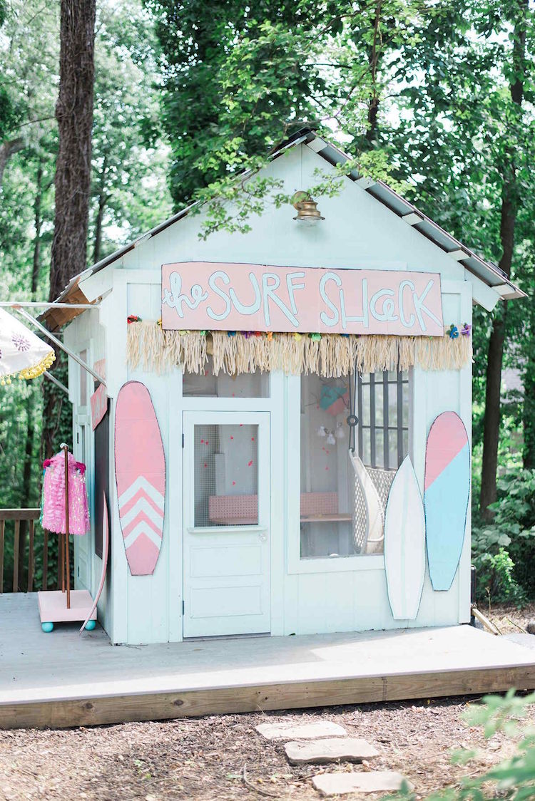 decorer une cabane de jardin pour enfant planches surf couleurs pastel laybabylay