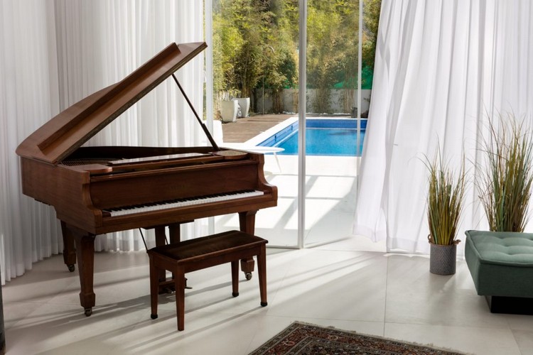 design interieur piano paravent verre vue jardin
