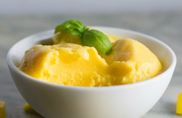 dessert diététique yaourt congelé à la mangue