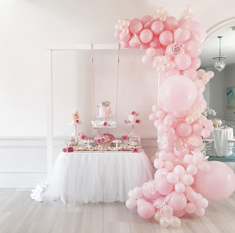 décoration ballon anniversaire déco rose et blanc