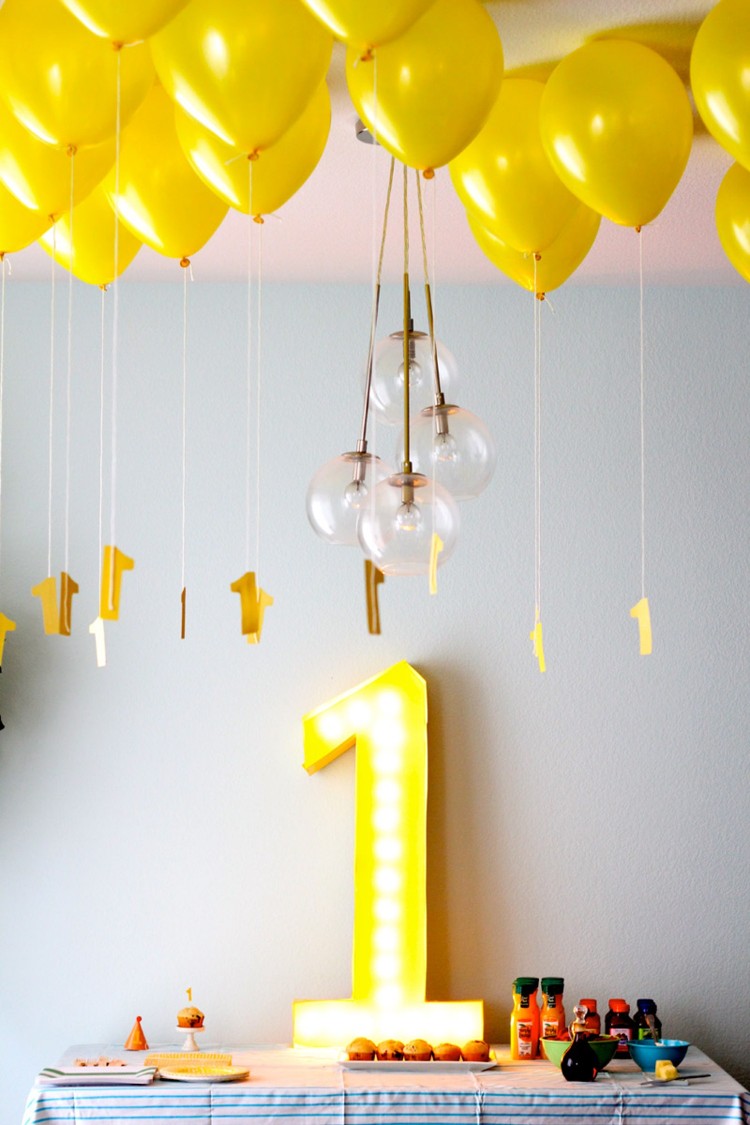 décoration ballon anniversaire jaune