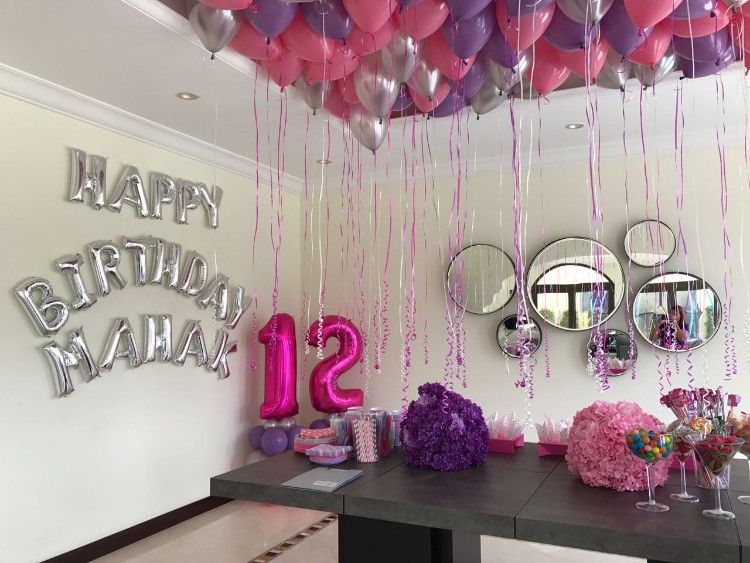 décoration ballon anniversaire rouge et violet