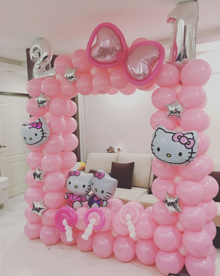 décoration ballon anniversaire thème Hello Kitty