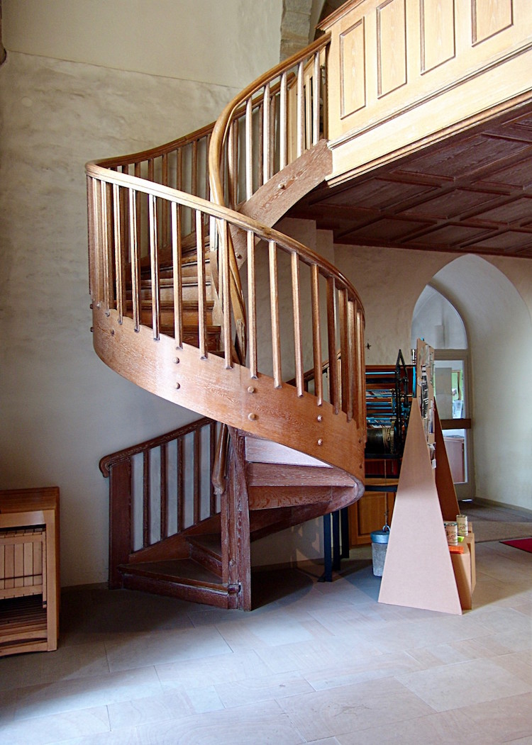 escalier mezzanine ancien authentique en bois massif cintré