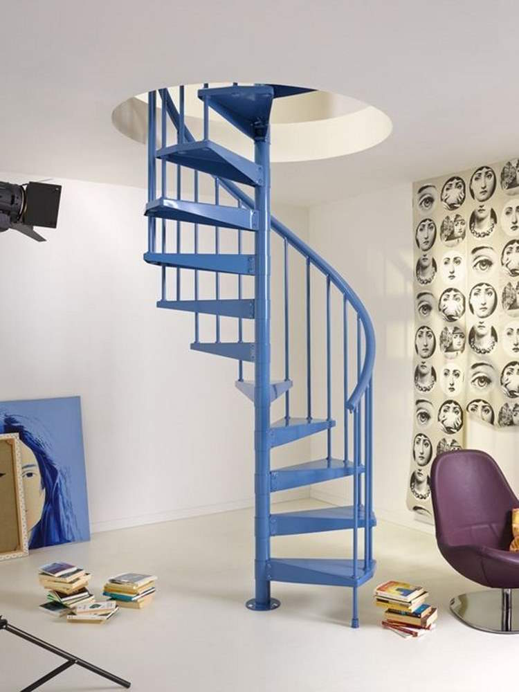 escalier mezzanine en colimaçon en métal peint bleu
