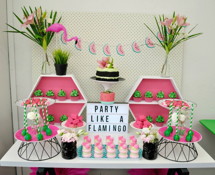 idee deco anniversaire flamant rose table gourmandises thematiques