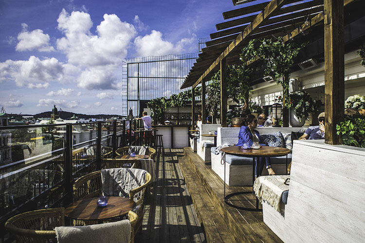 quelques-uns des top bars restaurants de toit terrasse dans le monde