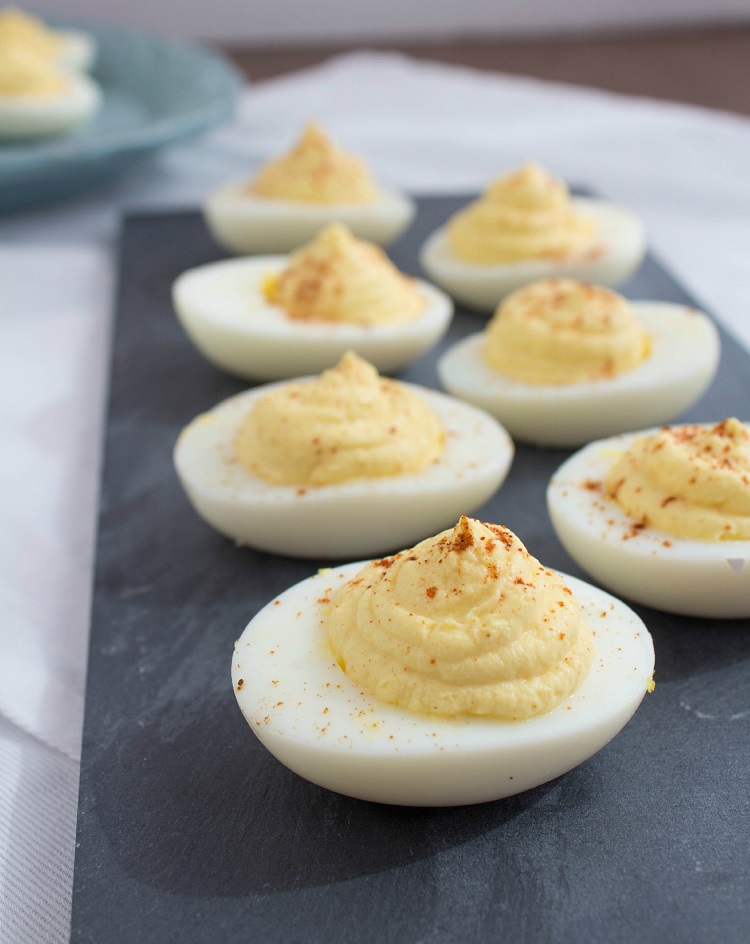 recettes amuse-bouche œuf facile parsemé paprika idée facile pour recycler œufs traînant frigo