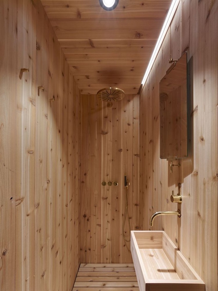 revetement mural bois cedre salle de bain douche italienne