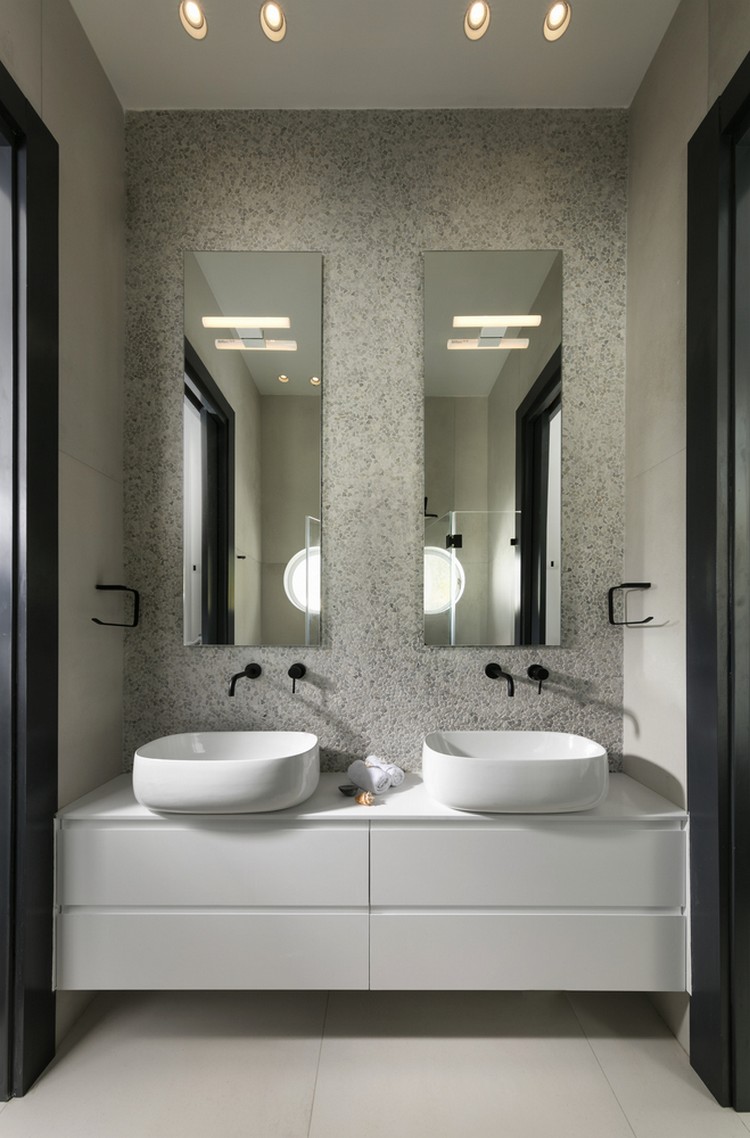 salle de bain moderne blanche meuble sous vasque suspendu sans poignee