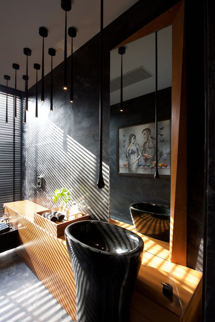 salle de bain noir et bois deco moderne