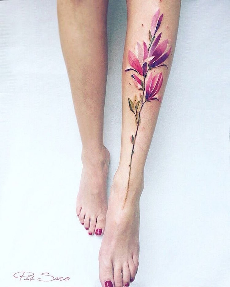 tatouage abstrait fleur jambe