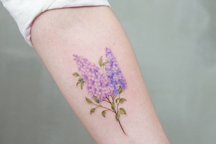 On craque pour le tatouage fleur et son infinité de déclinaisons