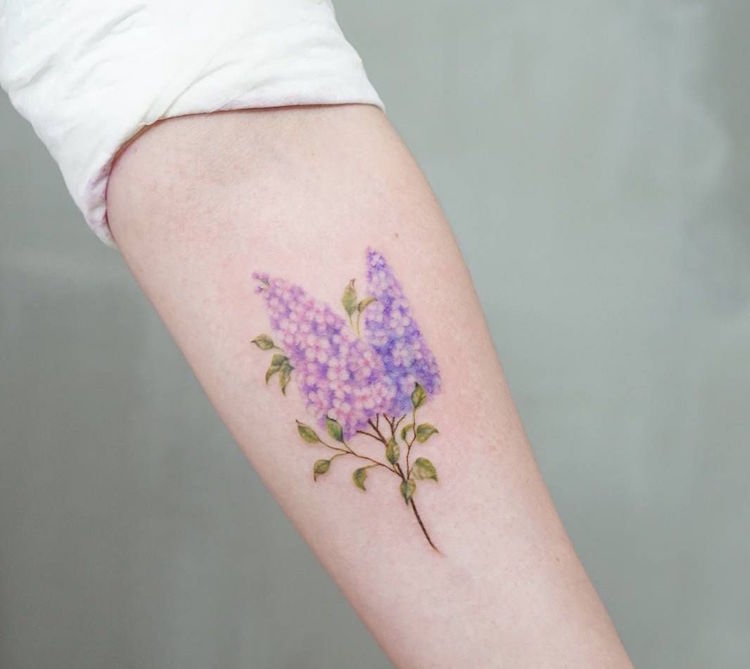 tatouage botanique fleur lilas