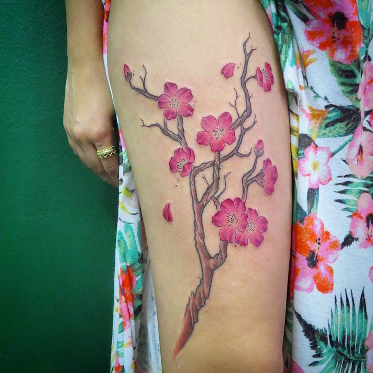 tatouage cuisse fleur de cerisier