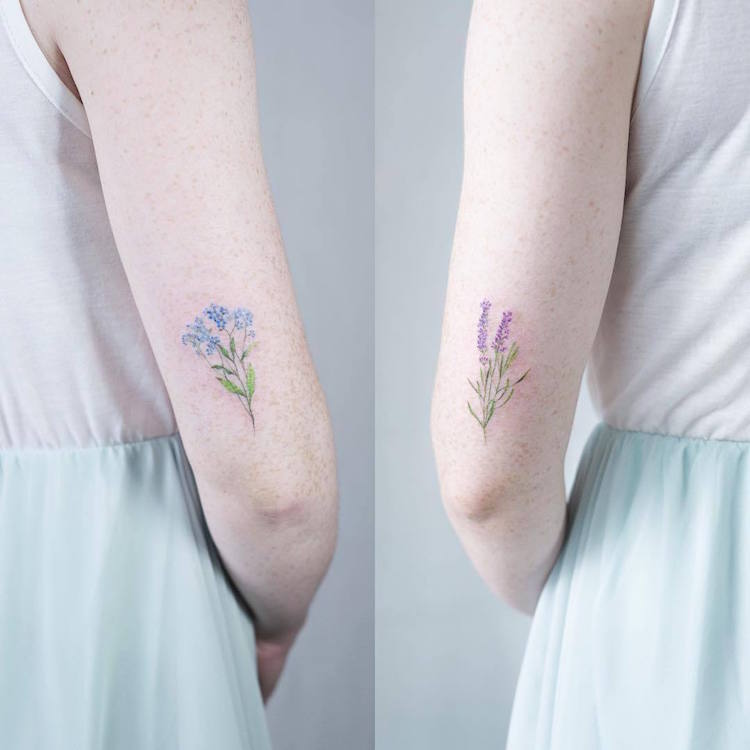 tatouage fleur bras couleurs pastel