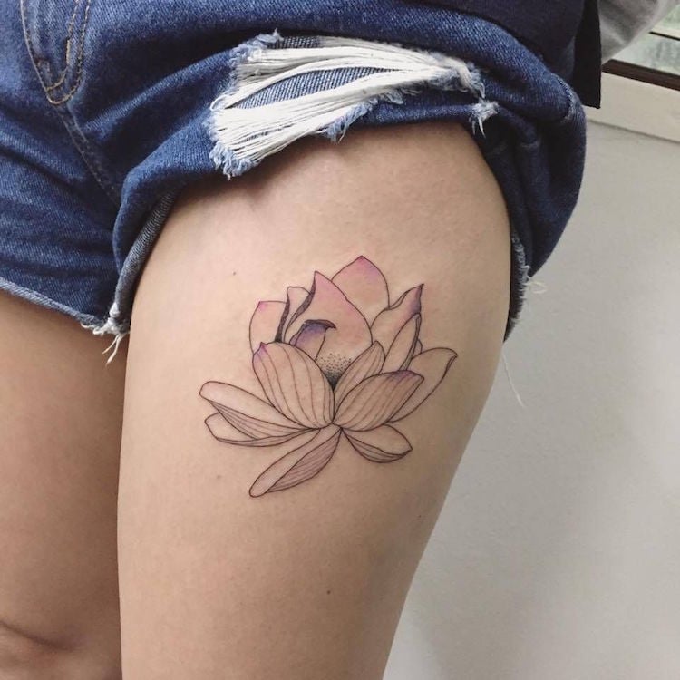 tatouage fleur magnolia cuisse