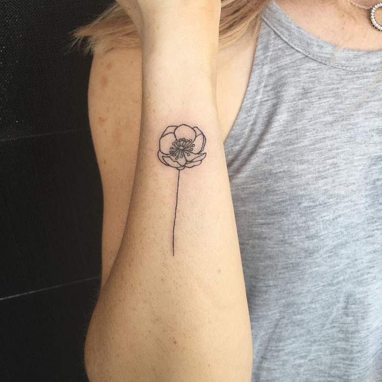 tatouage fleur pavot delicat avant bras