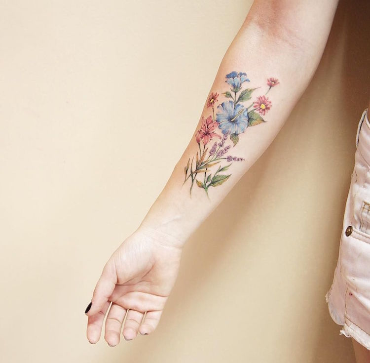tatouage fleurs watercolor avant bras