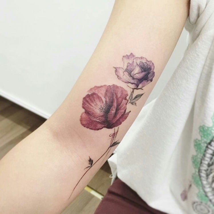 tatouage rose bras biceps
