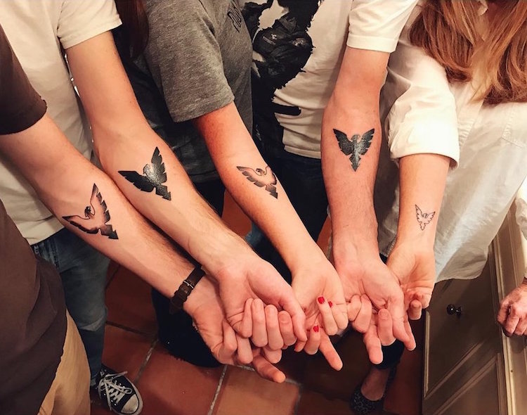 tatouage tendance 2018- engoument pour le tatouage familial
