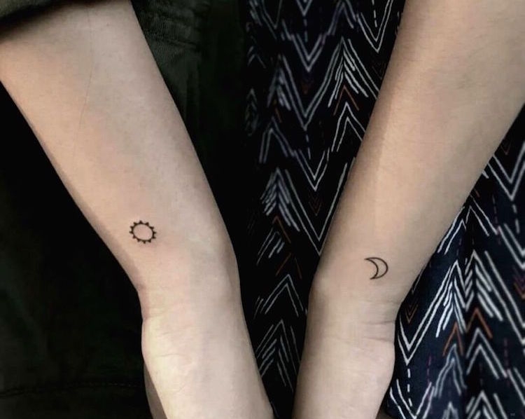tatouage tendance pour couples- dessins minimalistes ou miniatures