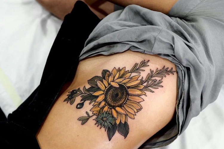 On craque pour le tatouage fleur et son infinité de déclinaisons