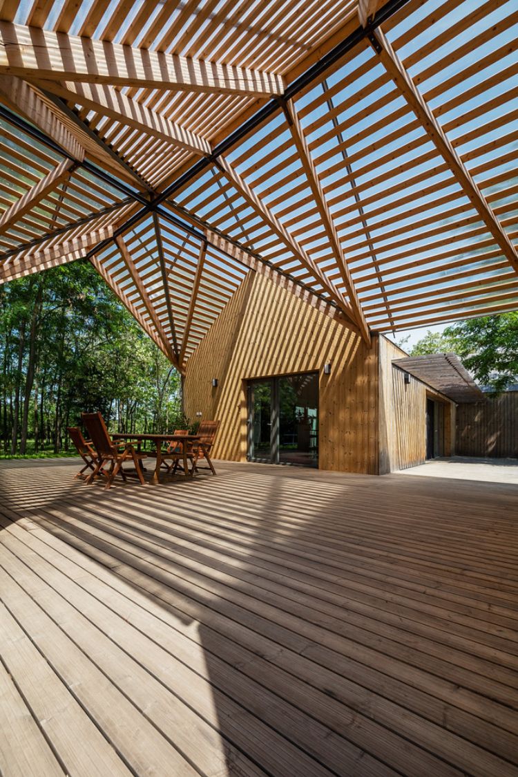terrasse bois toiture impressionnante