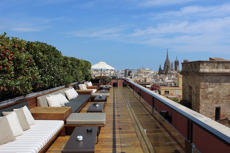 toit terrasse à Barcelone avec panorama emprenble sur les lieux d'intérêt