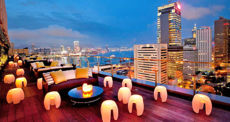 top toit terrasses aménagés en bars - Sevva Rooftop à Hong Kong Chine