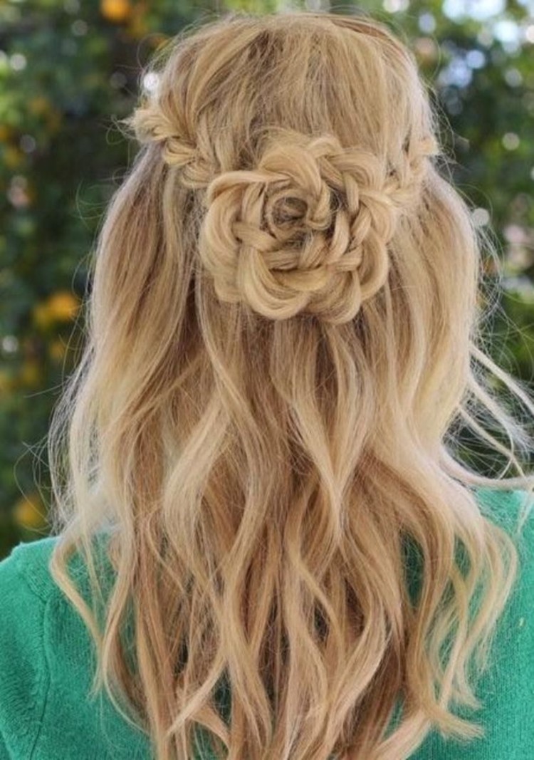 tresse cheveux en forme de fleur style décontracté