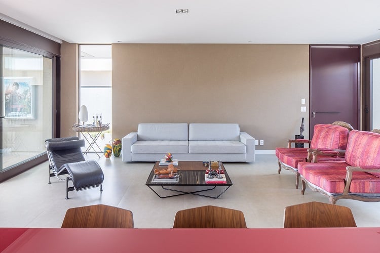 volet coulissant extérieur design bois maison architecte Brésil intérieur moderne salon ouvert sur terrasse