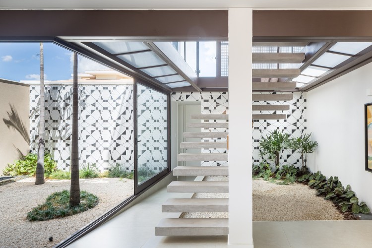 volet coulissant extérieur moderne design extérieur contemporain villa luxueuse familiale Brésile