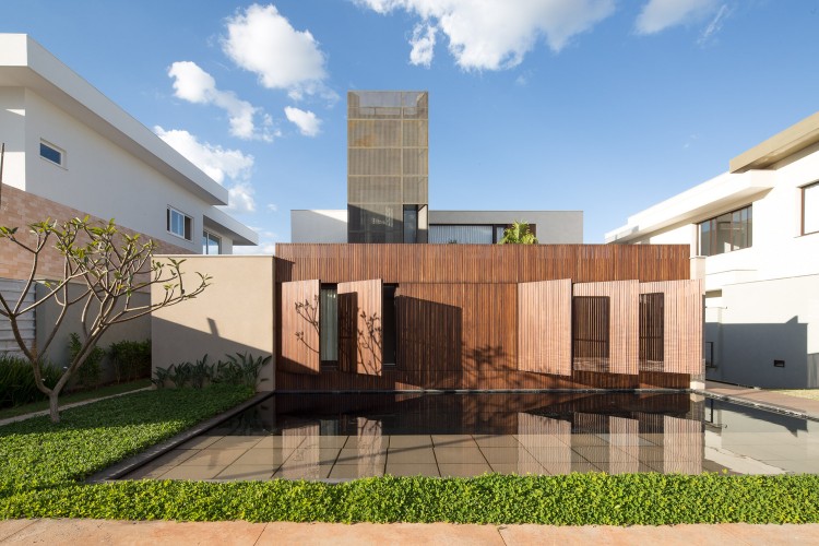 volet coulissant extérieur villa privée familiale Brésil design extérieur contemporain