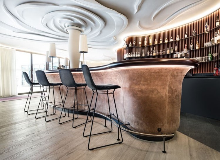 éclairage intégré bar lobby hôtel moderne Bad Wimpfen Allemagne