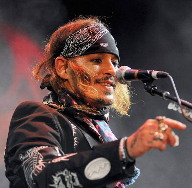 Johnny Depp scene musique rock guitare