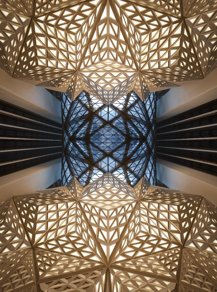 Zaha Hadid Architects hôtel design futuriste zoom détails architecturaux intérieur
