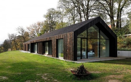 bardage bois brûlé maison type grenge contemporaine imaginée Atelier Kunkarchitects