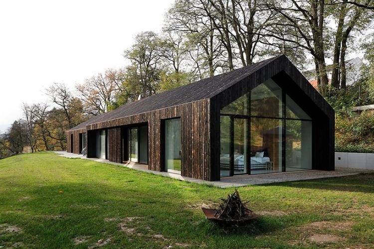 bardage bois brûlé maison type grenge contemporaine imaginée Atelier Kunkarchitects
