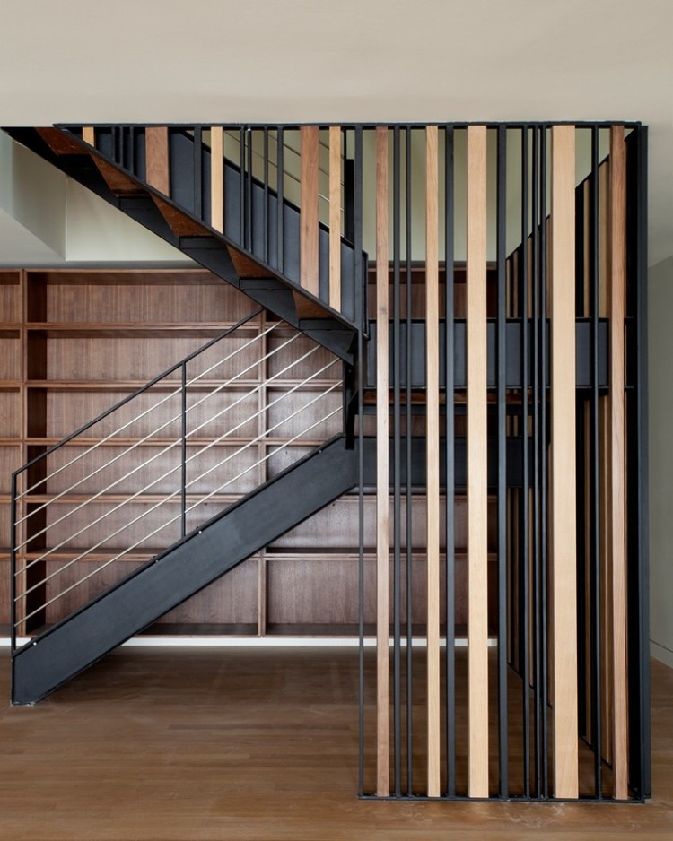 claustra escalier intérieur design en bois métal touche industrielle décor salon