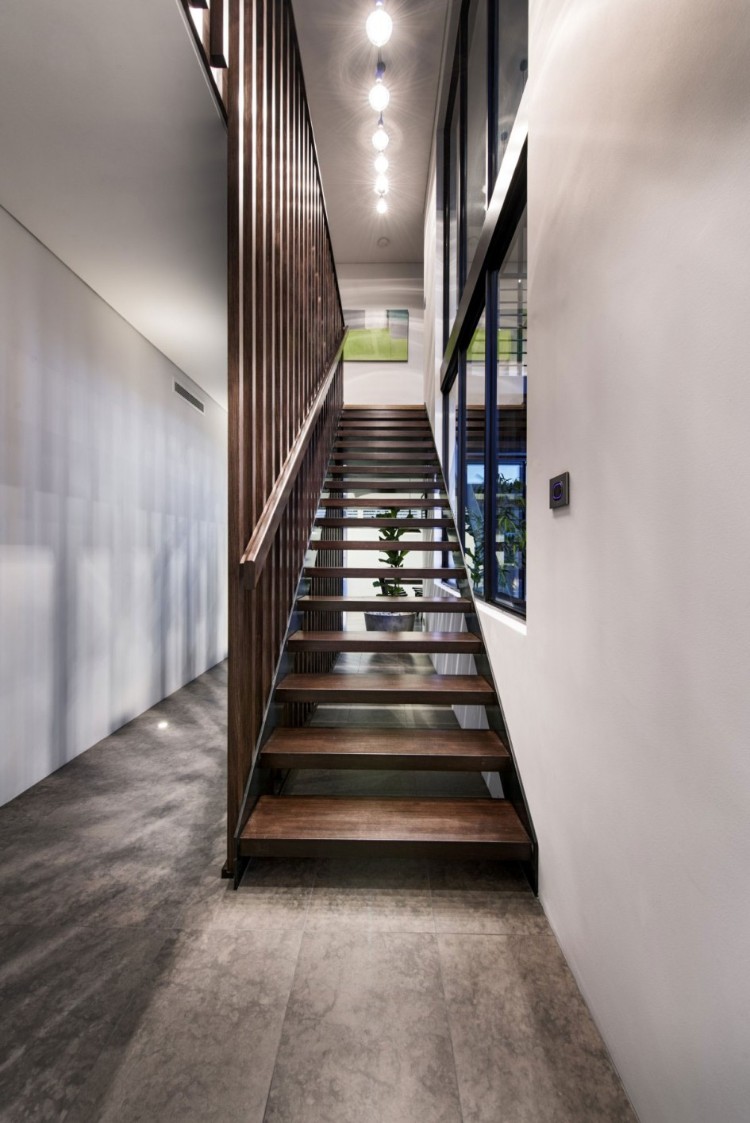 claustra escalier lames bois sol plafond design sur mesure idée aménagement grand espace intérieur