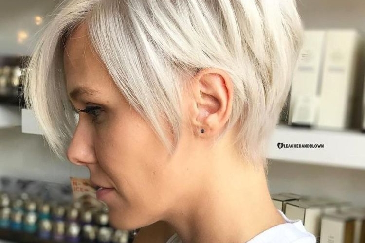 Quelle coiffure cheveux court 2018 pour peaufiner son style très chic?