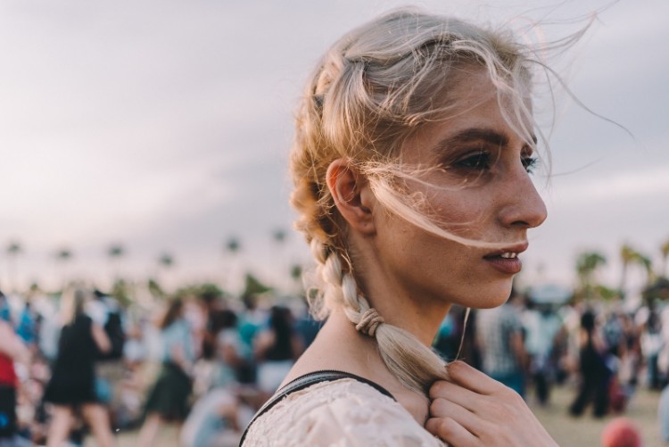coiffure festival Coachella looks chevelure tressée