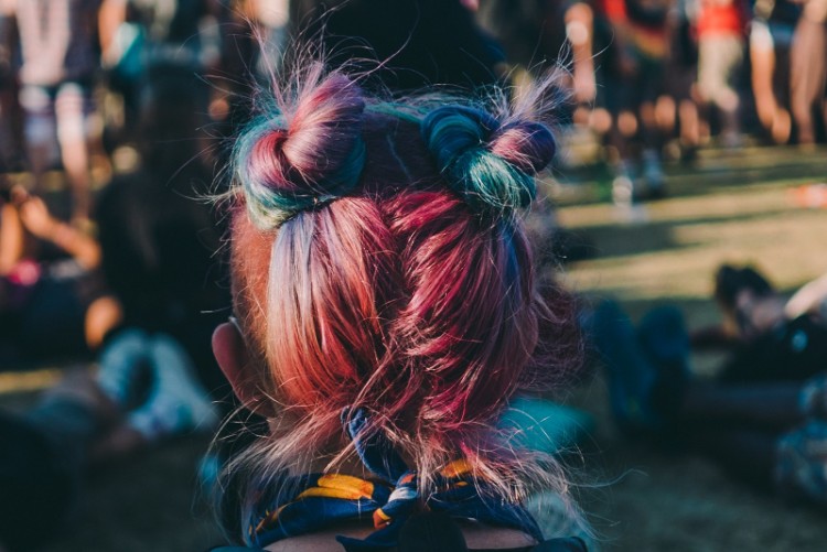 coiffure festival Coachella looks tendance unicorn hair